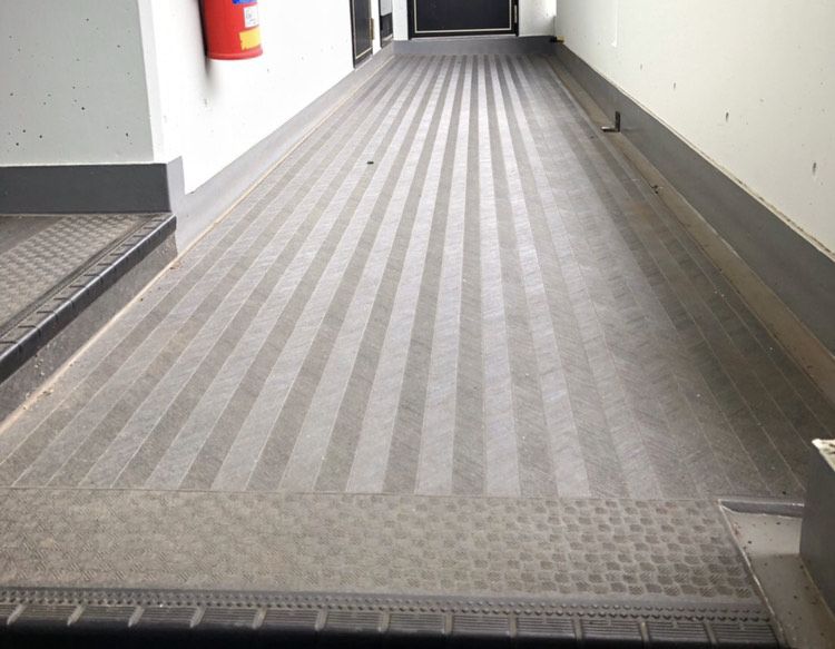 マンションの廊下の写真