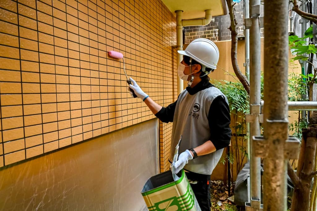 作業中の職人の画像