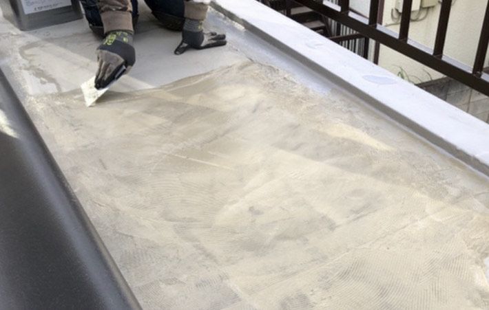 接着剤塗布とシートの圧着