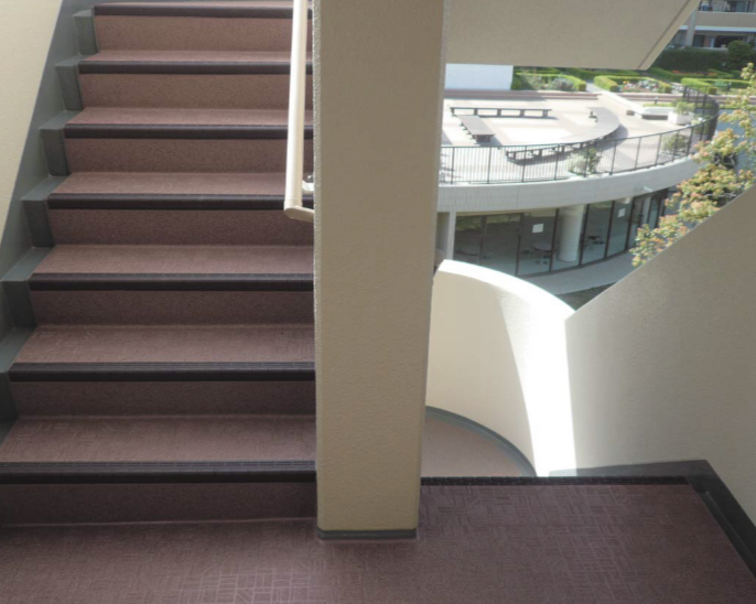 マンションの階段の写真