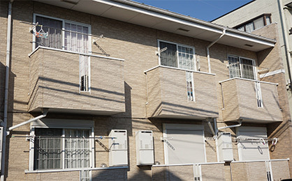 綺麗に整備されたアパートの写真