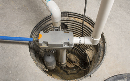 外壁と配管の隙間の写真